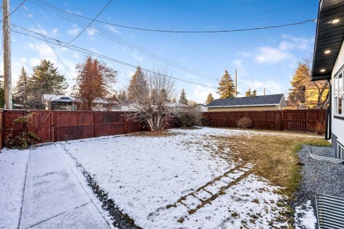 439 Woodland Crescent Se, Calgary, AB - Outdoor