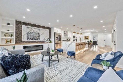 439 Woodland Crescent Se, Calgary, AB - Indoor Photo Showing Living Room