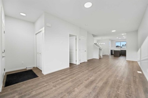 428 Tekarra Drive Nw, Calgary, AB - Indoor Photo Showing Other Room