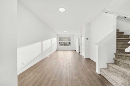 428 Tekarra Drive Nw, Calgary, AB - Indoor Photo Showing Other Room