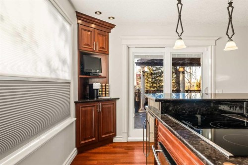 25 Mckinley Bay Se, Calgary, AB - Indoor Photo Showing Kitchen
