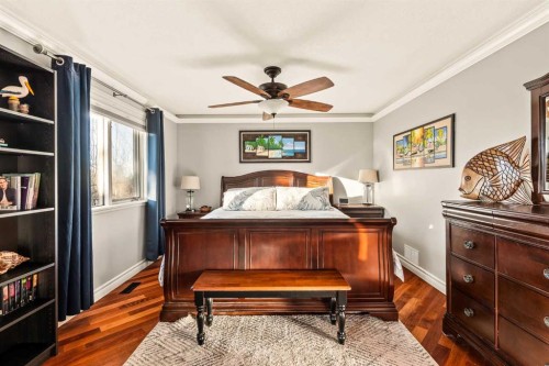 25 Mckinley Bay Se, Calgary, AB - Indoor Photo Showing Bedroom