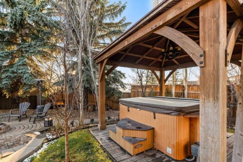 25 Mckinley Bay Se, Calgary, AB - Outdoor