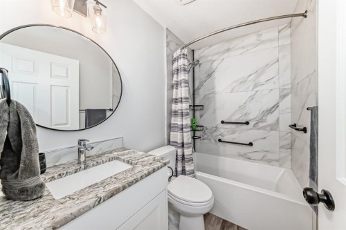 741 Sandringham Place Nw, Calgary, AB - Indoor Photo Showing Bathroom