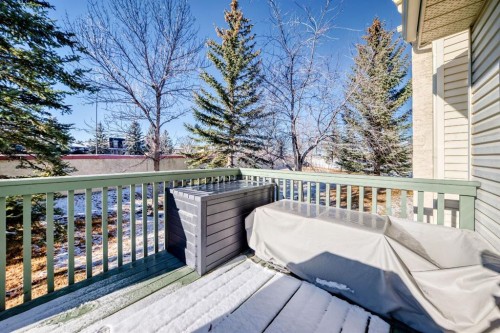 741 Sandringham Place Nw, Calgary, AB - Outdoor