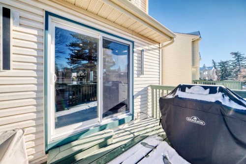 741 Sandringham Place Nw, Calgary, AB - Outdoor