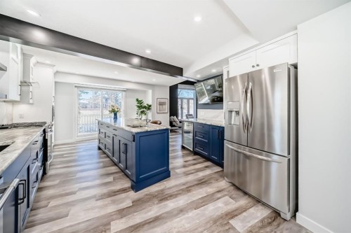 741 Sandringham Place Nw, Calgary, AB - Indoor Photo Showing Kitchen With Stainless Steel Kitchen With Upgraded Kitchen