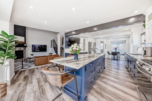 741 Sandringham Place Nw, Calgary, AB - Indoor Photo Showing Kitchen With Upgraded Kitchen