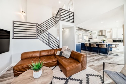 741 Sandringham Place Nw, Calgary, AB - Indoor Photo Showing Living Room