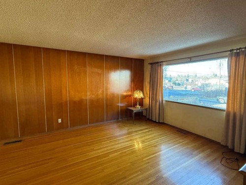 A 111-111 27 Avenue Ne, Calgary, AB - Indoor Photo Showing Other Room