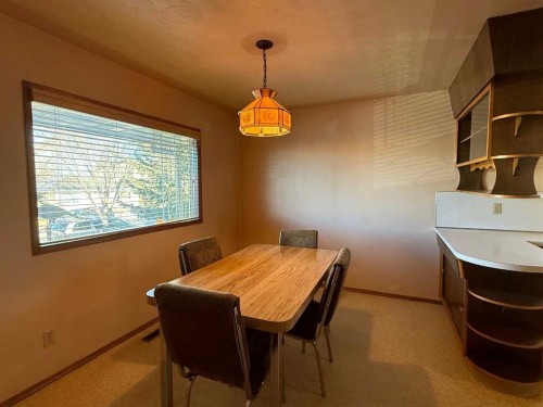 A 111-111 27 Avenue Ne, Calgary, AB - Indoor Photo Showing Dining Room