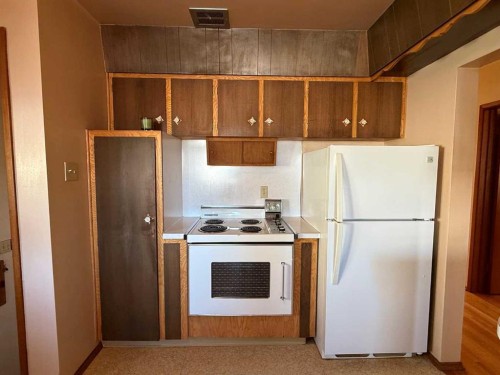 A 111-111 27 Avenue Ne, Calgary, AB - Indoor Photo Showing Kitchen