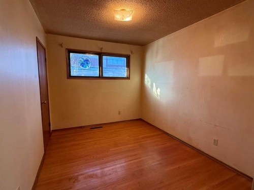 A 111-111 27 Avenue Ne, Calgary, AB - Indoor Photo Showing Other Room