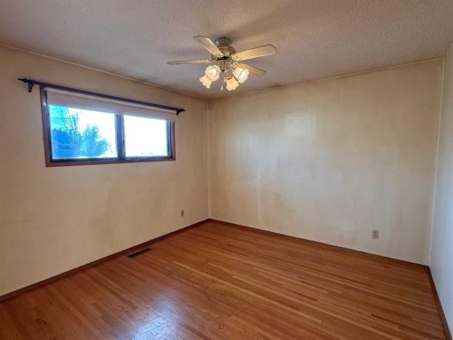 A 111-111 27 Avenue Ne, Calgary, AB - Indoor Photo Showing Other Room