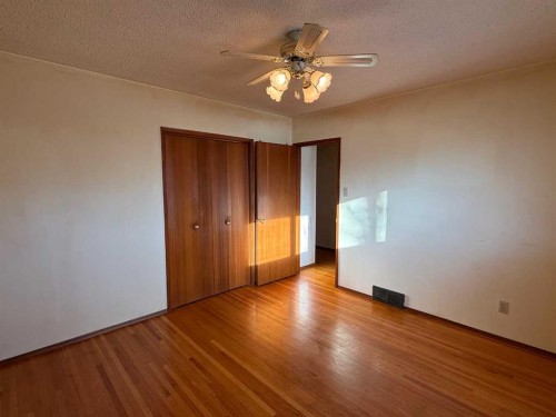 A 111-111 27 Avenue Ne, Calgary, AB - Indoor Photo Showing Other Room