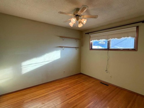 A 111-111 27 Avenue Ne, Calgary, AB - Indoor Photo Showing Other Room