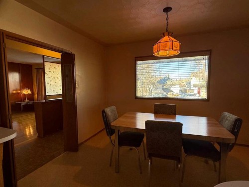 A 111-111 27 Avenue Ne, Calgary, AB - Indoor Photo Showing Dining Room