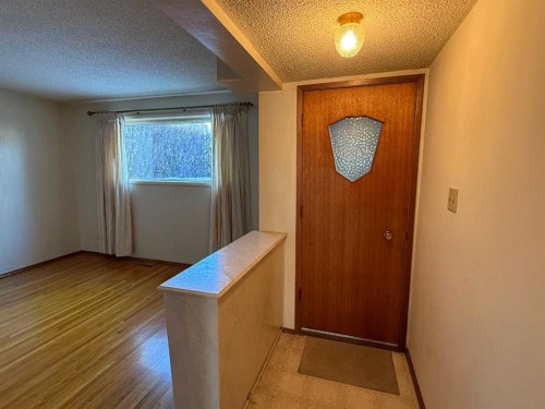 A 111-111 27 Avenue Ne, Calgary, AB - Indoor Photo Showing Other Room