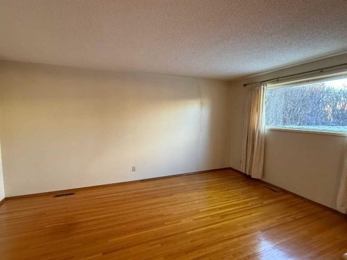 A 111-111 27 Avenue Ne, Calgary, AB - Indoor Photo Showing Other Room