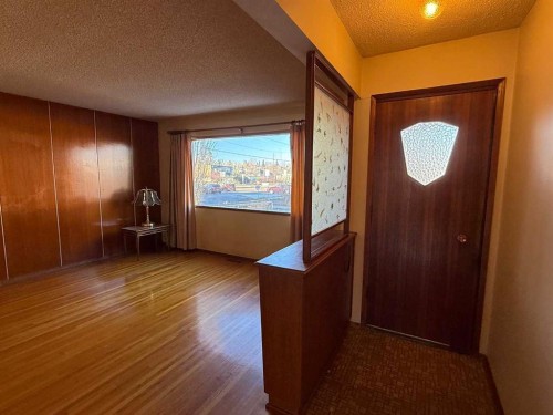 A 111-111 27 Avenue Ne, Calgary, AB - Indoor Photo Showing Other Room