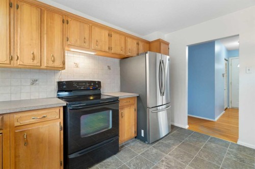 123 Glacier Drive Sw, Calgary, AB - Indoor Photo Showing Kitchen