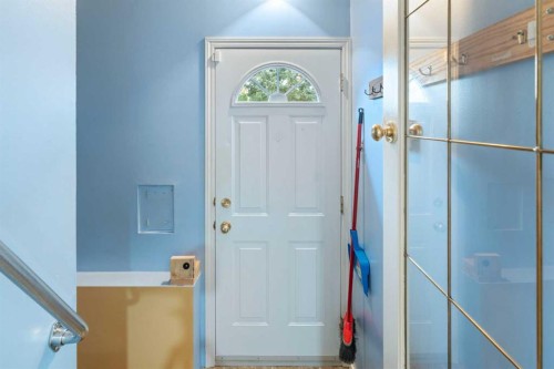 123 Glacier Drive Sw, Calgary, AB - Indoor