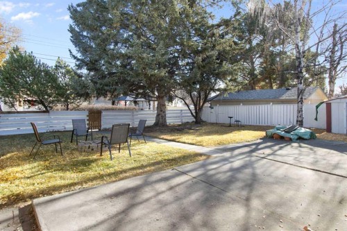 123 Glacier Drive Sw, Calgary, AB - Outdoor