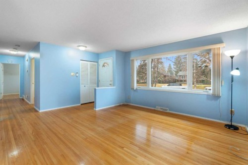 123 Glacier Drive Sw, Calgary, AB - Indoor Photo Showing Other Room