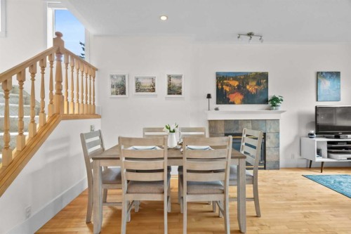 3111 39 Street Sw, Calgary, AB - Indoor Photo Showing Dining Room