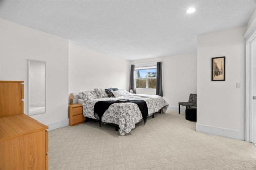 3111 39 Street Sw, Calgary, AB - Indoor Photo Showing Bedroom