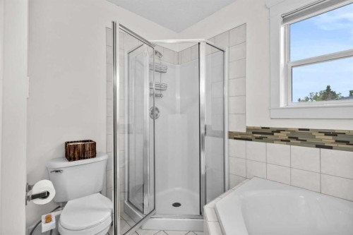 3111 39 Street Sw, Calgary, AB - Indoor Photo Showing Bathroom