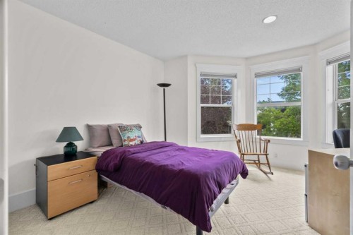 3111 39 Street Sw, Calgary, AB - Indoor Photo Showing Bedroom