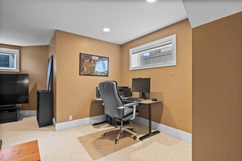 3111 39 Street Sw, Calgary, AB - Indoor Photo Showing Other Room