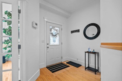 3111 39 Street Sw, Calgary, AB - Indoor Photo Showing Other Room