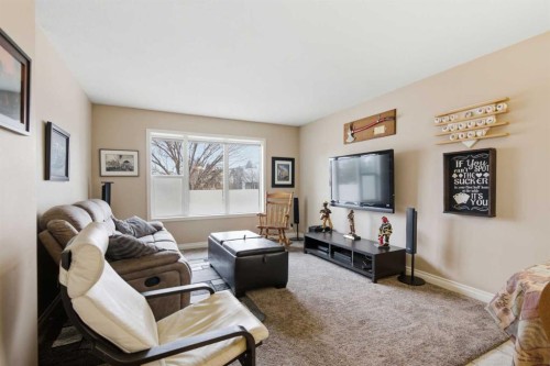 3943 Whitehorn Drive Ne, Calgary, AB - Indoor Photo Showing Living Room