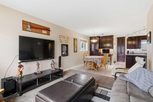 3943 Whitehorn Drive Ne, Calgary, AB - Indoor Photo Showing Living Room