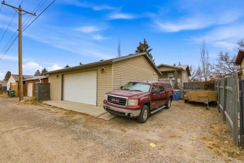 3943 Whitehorn Drive Ne, Calgary, AB - Outdoor With Exterior