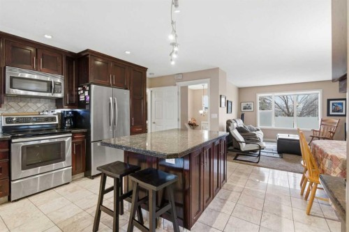 3943 Whitehorn Drive Ne, Calgary, AB - Indoor Photo Showing Kitchen With Upgraded Kitchen