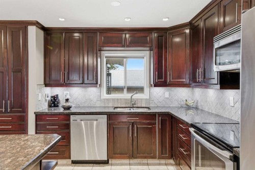 3943 Whitehorn Drive Ne, Calgary, AB - Indoor Photo Showing Kitchen With Upgraded Kitchen