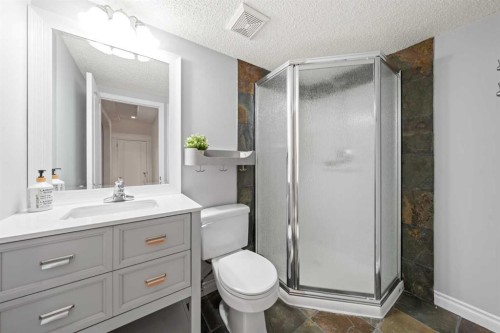 42 Tuscany Meadows Bay Nw, Calgary, AB - Indoor Photo Showing Bathroom