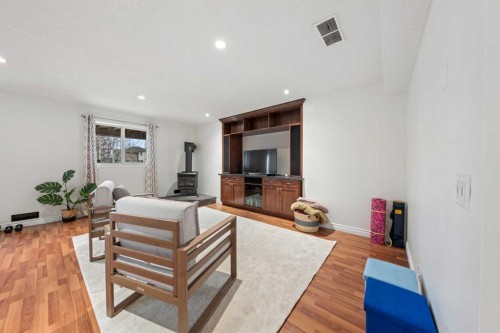 42 Tuscany Meadows Bay Nw, Calgary, AB - Indoor Photo Showing Living Room