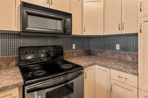 311-208 Holy Cross Lane Sw, Calgary, AB - Indoor Photo Showing Kitchen