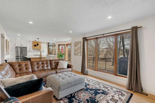 42 Douglas Woods Way Se, Calgary, AB - Indoor Photo Showing Living Room