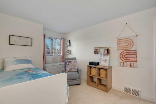 42 Douglas Woods Way Se, Calgary, AB - Indoor Photo Showing Bedroom