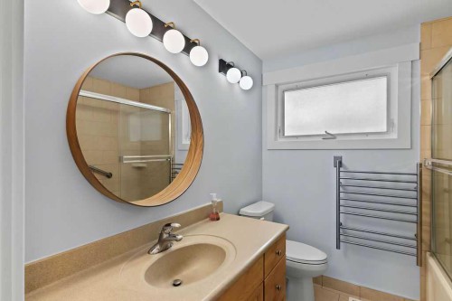 6407 Lombardy Crescent Sw, Calgary, AB - Indoor Photo Showing Bathroom