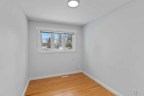 6407 Lombardy Crescent Sw, Calgary, AB - Indoor Photo Showing Other Room
