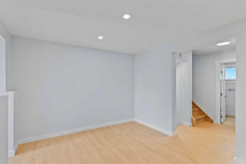 6407 Lombardy Crescent Sw, Calgary, AB - Indoor Photo Showing Other Room