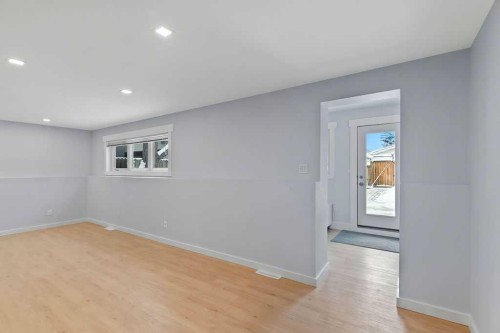 6407 Lombardy Crescent Sw, Calgary, AB - Indoor Photo Showing Other Room