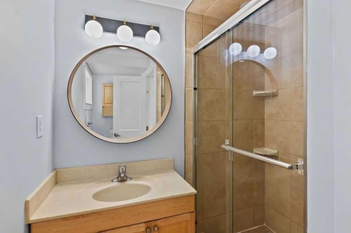 6407 Lombardy Crescent Sw, Calgary, AB - Indoor Photo Showing Bathroom