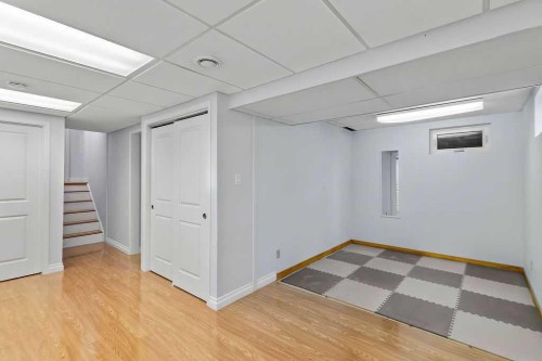 6407 Lombardy Crescent Sw, Calgary, AB - Indoor Photo Showing Other Room